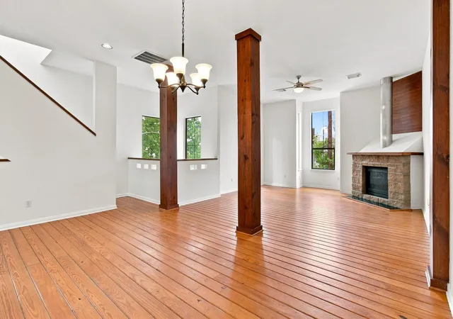 Photo 2 of Single family home for sale at 1225 Hickory St, Houston, TX 77007 | MLS# 74231853 | Listing updated on 2026-09-07