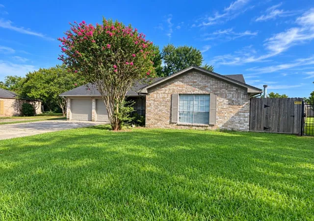 Photo 1 of Single family home for sale at 255 Andorra Ln, Houston, TX 77015 | MLS# 43387551 | Listing updated on 2026-09-22