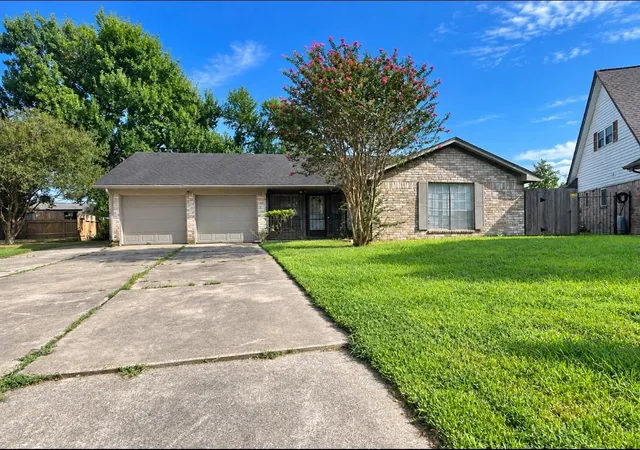 Photo 2 of Single family home for sale at 255 Andorra Ln, Houston, TX 77015 | MLS# 43387551 | Listing updated on 2026-09-22