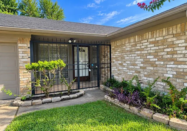 Photo 3 of Single family home for sale at 255 Andorra Ln, Houston, TX 77015 | MLS# 43387551 | Listing updated on 2026-09-22