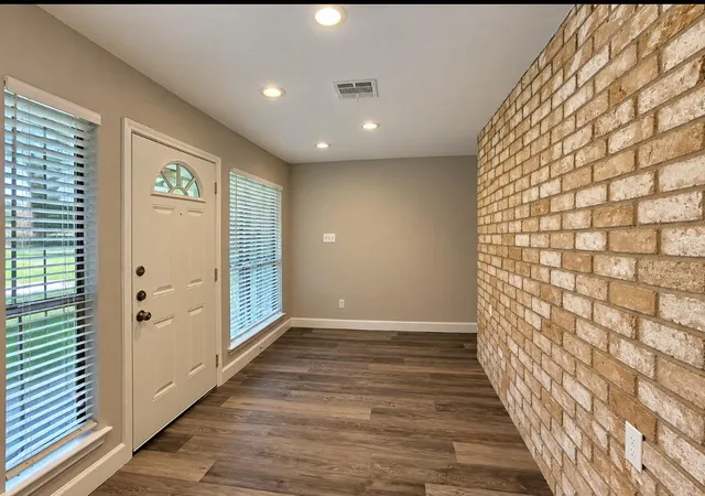 Photo 3 of Single family home for sale at 255 Andorra Ln, Houston, TX 77015 | MLS# 43387551 | Listing updated on 2026-09-22
