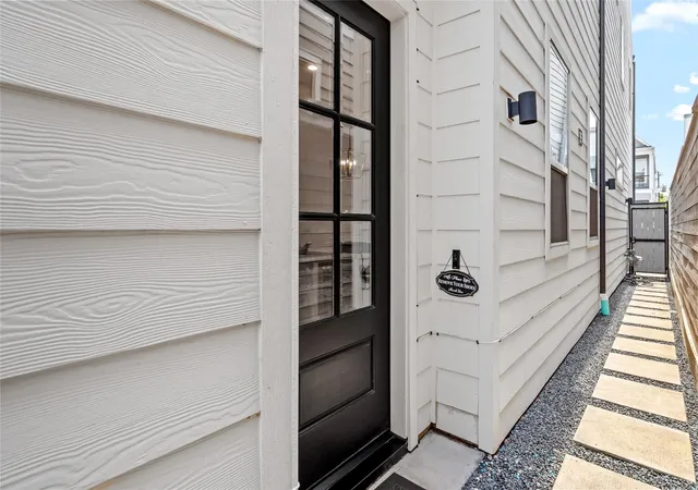 Photo 2 of Single family home for sale at 113 E 26th Street #A, Houston, TX 77008 | MLS# 3840107 | Listing updated on 2026-10-08