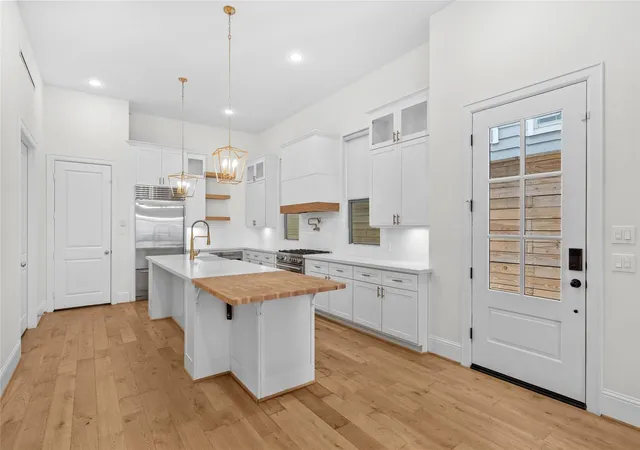 Photo 2 of Single family home for sale at 113 E 26th Street #A, Houston, TX 77008 | MLS# 3840107 | Listing updated on 2026-10-08