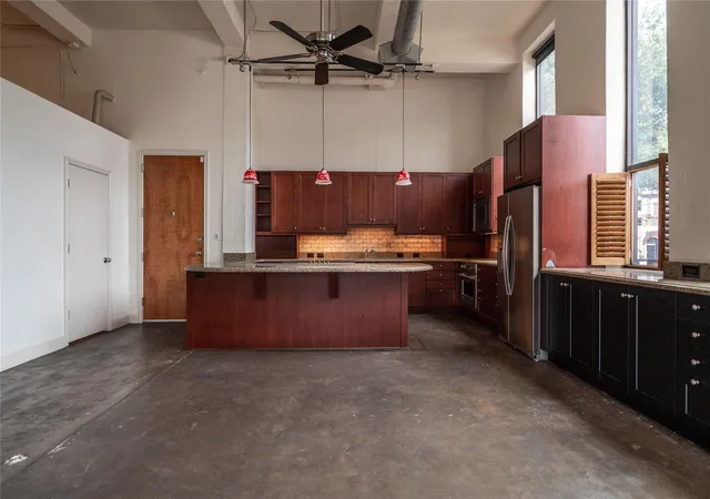 Photo 2 of Condo for sale at 915 N San Jacinto St #1AB, Houston, TX 77002 | MLS# 73521150 | Listing updated on 2026-09-12