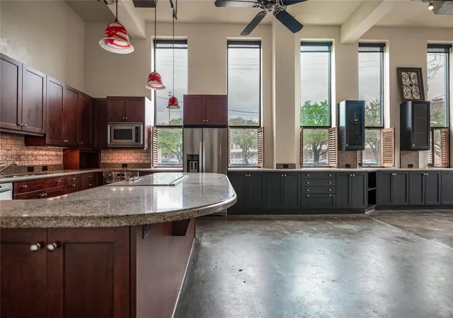 Photo 3 of Condo for sale at 915 N San Jacinto St #1AB, Houston, TX 77002 | MLS# 73521150 | Listing updated on 2026-09-12