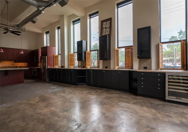Listing Photo 5 - Condo for sale in building located at 915 N San Jacinto St, Houston, TX 77002 - Unit #1AB