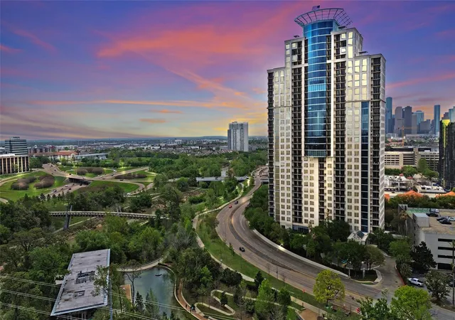 Condo for sale at 3333 Allen Pkwy #710, Houston, TX 77019 | MLS# 33287543