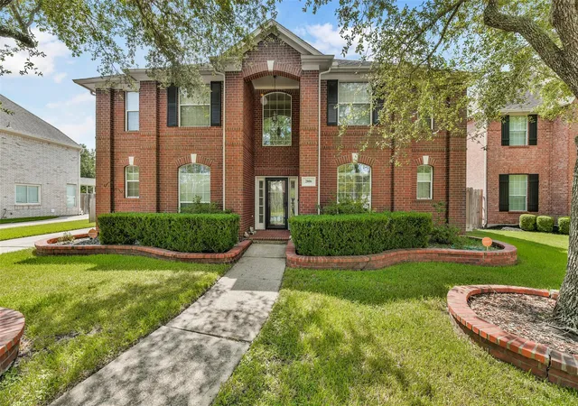 Photo 1 of Single family home for sale at 2806 Capecrest Dr, Pearland, TX 77584 | MLS# 82181723 | Listing updated on 2026-10-04