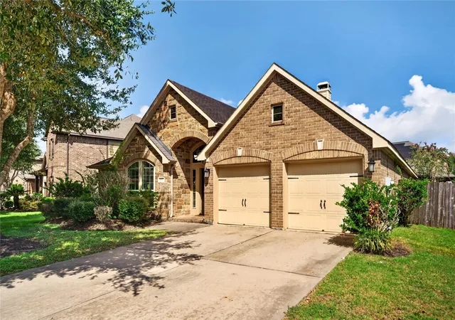 Photo 2 of Single family home for sale at 6302 Falling Briar Ln, Sugar Land, TX 77479 | MLS# 16048200 | Listing updated on 2026-09-24