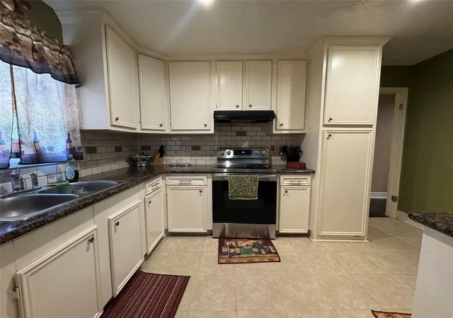 Photo 2 of Single family home for sale at 6111 Beldart St, Houston, TX 77033 | MLS# 71895757 | Listing updated on 2026-09-16