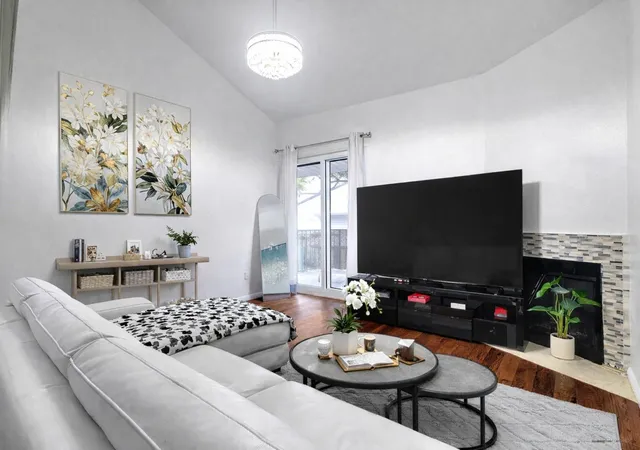 Photo 4 of Townhouse for sale at 10811 Richmond Ave #68, Houston, TX 77042 | MLS# 69170733 | Listing updated on 2026-10-07