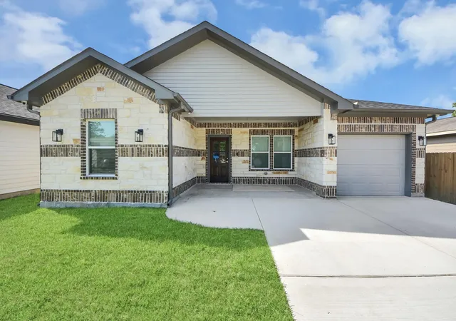 Photo 2 of Single family home for sale at 604 Miriam St, Baytown, TX 77520 | MLS# 90238585 | Listing updated on 2026-10-07