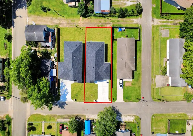 Photo 3 of Single family home for sale at 604 Miriam St, Baytown, TX 77520 | MLS# 90238585 | Listing updated on 2026-10-07