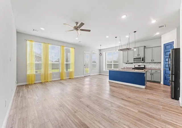 Photo 3 of Single family home for sale at 12402 Oakleaf Bnd Dr, Humble, TX 77346 | MLS# 77537369 | Listing updated on 2026-09-11
