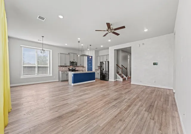 Photo 4 of Single family home for sale at 12402 Oakleaf Bnd Dr, Humble, TX 77346 | MLS# 77537369 | Listing updated on 2026-09-11