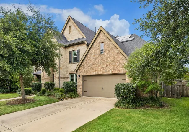Photo 3 of Single family home for sale at 27422 Grayson Gap Ct, Fulshear, TX 77441 | MLS# 94093169 | Listing updated on 2026-09-15