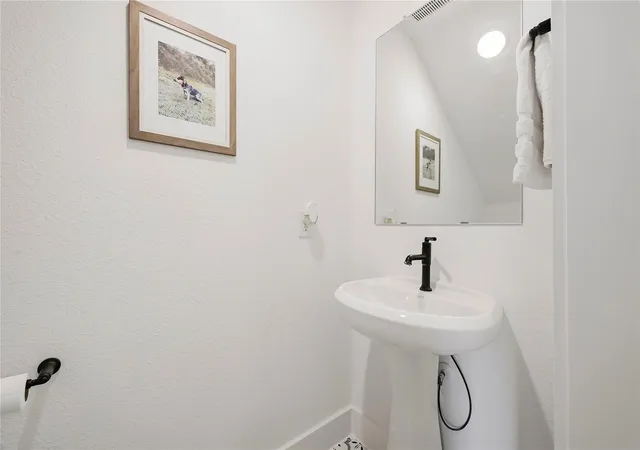Photo 4 of Single family home for sale at 10223 Van Gogh Ct, Manvel, TX 77578 | MLS# 36971518 | Listing updated on 2026-09-26