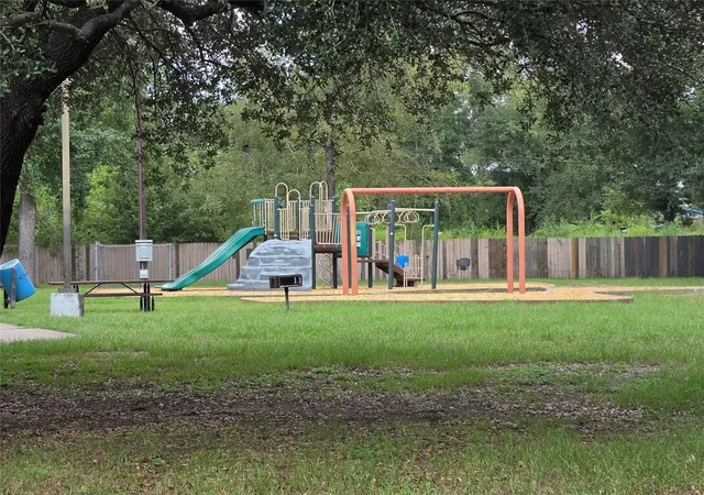 Photo 3 of Single family home for sale at 300 S Sandra St, Conroe, TX 77301 | MLS# 25840480 | Listing updated on 2026-09-16