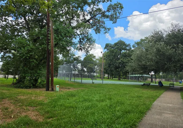 Photo 3 of Single family home for sale at 300 S Sandra St, Conroe, TX 77301 | MLS# 25840480 | Listing updated on 2026-09-16