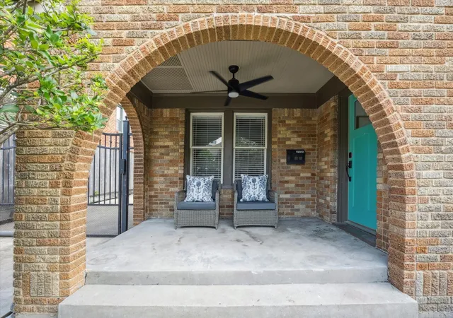 Photo 3 of Single family home for sale at 1935 W Mckinney St, Houston, TX 77019 | MLS# 35051697 | Listing updated on 2026-09-16