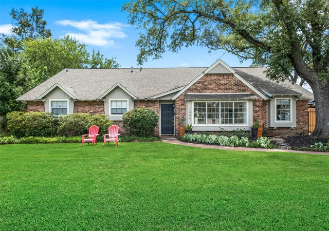 Photo 1 of Single family home for sale at 1343 Del Norte St, Houston, TX 77018 | MLS# 17075864 | Listing updated on 2026-10-08