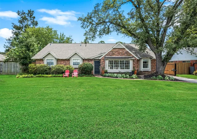 Photo 2 of Single family home for sale at 1343 Del Norte St, Houston, TX 77018 | MLS# 17075864 | Listing updated on 2026-10-08