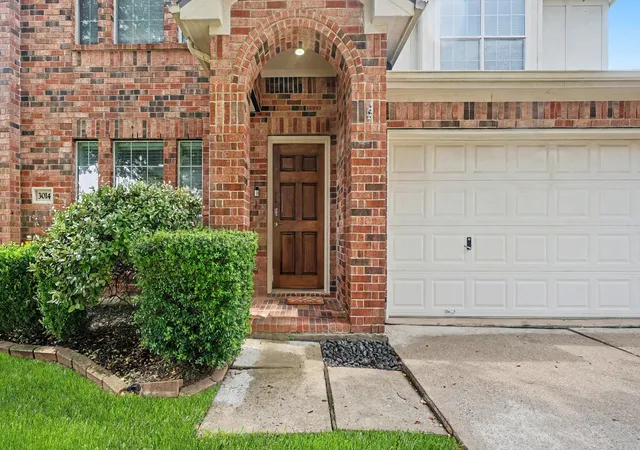 Photo 3 of Single family home for sale at 3014 Misty Isle Ct, Dickinson, TX 77539 | MLS# 75492485 | Listing updated on 2026-09-13