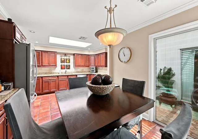 Photo 3 of Townhouse for sale at 419 E Fair Harbor Ln, Houston, TX 77079 | MLS# 45721764 | Listing updated on 2026-10-02