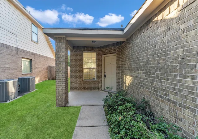 Photo 2 of Single family home for sale at 13035 Avery Ridge Ln, Tomball, TX 77377 | MLS# 94613515 | Listing updated on 2026-10-08