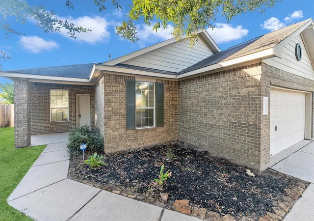 Photo 3 of Single family home for sale at 13035 Avery Ridge Ln, Tomball, TX 77377 | MLS# 94613515 | Listing updated on 2026-10-08