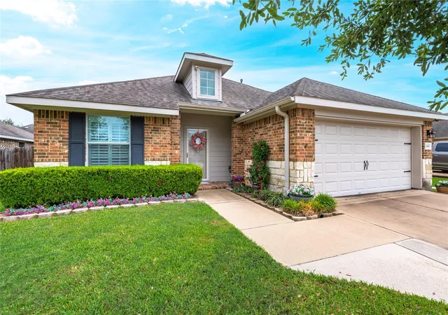 Photo 1 of Sale Pending at 4045 Basswood Dr, Dickinson, TX 77539 | MLS# 66109798 | Listing updated on 2026-09-14