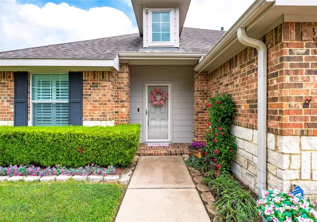 Photo 2 of Sale Pending at 4045 Basswood Dr, Dickinson, TX 77539 | MLS# 66109798 | Listing updated on 2026-09-14