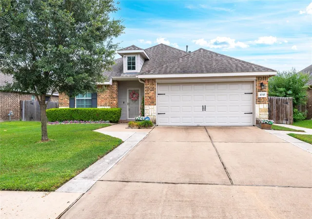 Photo 3 of Sale Pending at 4045 Basswood Dr, Dickinson, TX 77539 | MLS# 66109798 | Listing updated on 2026-09-14