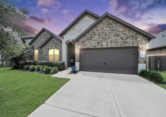Photo 1 of Single family home for sale at 2539 Ravenna Ct, Friendswood, TX 77546 | MLS# 52235890 | Listing updated on 2026-09-12