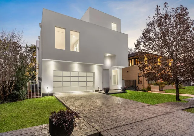 Photo 2 of Mansion for sale at 2120 Southgate Blvd, Houston, TX 77030 | MLS# 88980572 | Listing updated on 2026-09-13