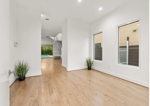 Photo 3 of Single family home for sale at 2120 Southgate Blvd, Houston, TX 77030 | MLS# 88980572 | Listing updated on 2026-09-13