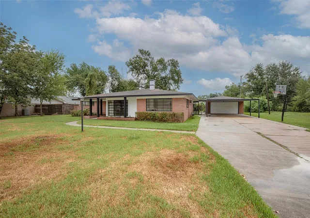 Photo 2 of Single family home for sale at 124 Lazy Ln, Baytown, TX 77520 | MLS# 24261472 | Listing updated on 2026-09-12