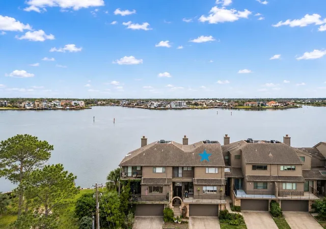 Photo 3 of Townhouse for sale at 2818 Lighthouse Dr, Houston, TX 77058 | MLS# 26256070 | Listing updated on 2026-09-21