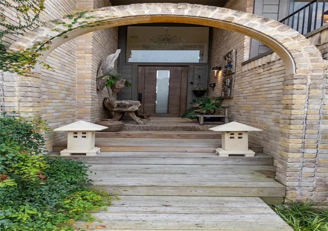 Photo 3 of Townhouse for sale at 2818 Lighthouse Dr, Houston, TX 77058 | MLS# 26256070 | Listing updated on 2026-09-21
