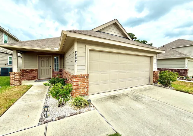 Photo 2 of Single family home for sale at 22027 Cascade Mountain Dr, Porter, TX 77365 | MLS# 79314203 | Listing updated on 2026-09-14