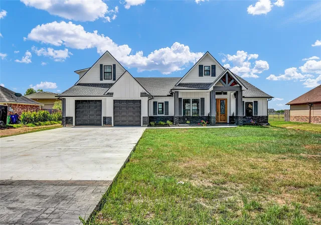 Photo 1 of Sale Pending at 755 Sunset Trl, Angleton, TX 77515 | MLS# 28680425 | Listing updated on 2026-09-17