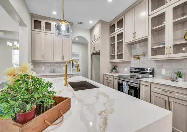Photo 2 of Sale Pending at 755 Sunset Trl, Angleton, TX 77515 | MLS# 28680425 | Listing updated on 2026-09-17
