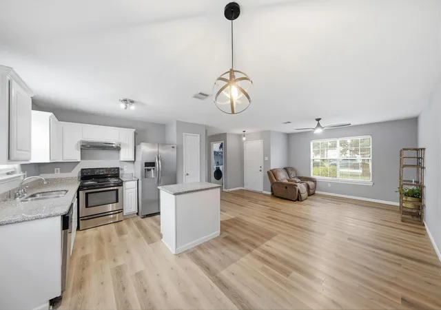 Photo 3 of Single family home for sale at 6834 Rambling Brk Ln, Richmond, TX 77469 | MLS# 62857393 | Listing updated on 2026-09-14