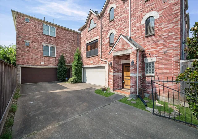Photo 2 of Single family home for sale at 5205 Cornish St, Houston, TX 77007 | MLS# 91534576 | Listing updated on 2026-10-07