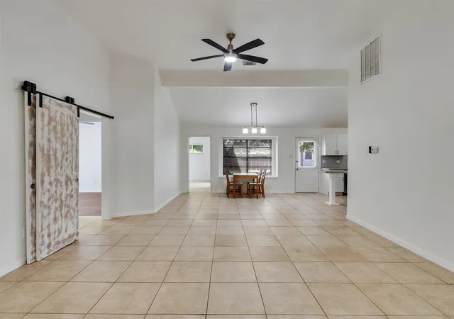 Photo 5 of Single family home for sale at 2711 Pheasant Crk Dr, Sugar Land, TX 77498 | MLS# 96156287 | Listing updated on 2026-09-05