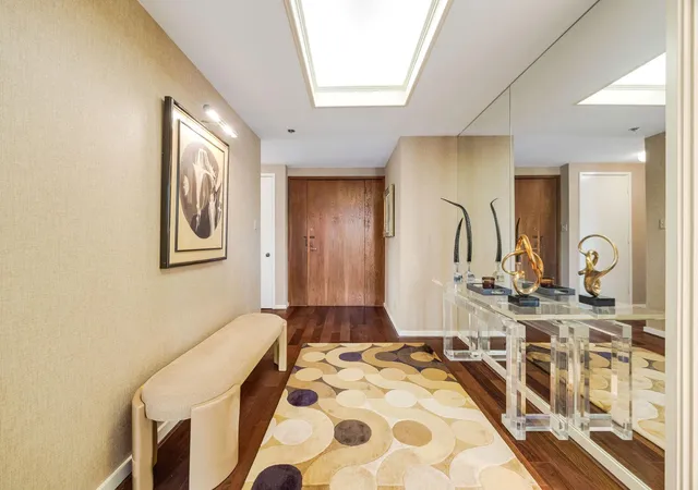 Listing Photo 3 - Condo for sale in building located at 5555 Del Monte Dr, Houston, TX 77056 - Unit #207