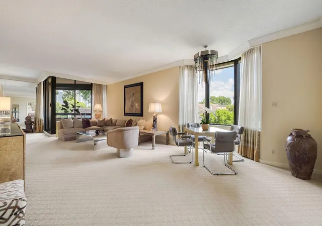 Listing Photo 4 - Condo for sale in building located at 5555 Del Monte Dr, Houston, TX 77056 - Unit #207