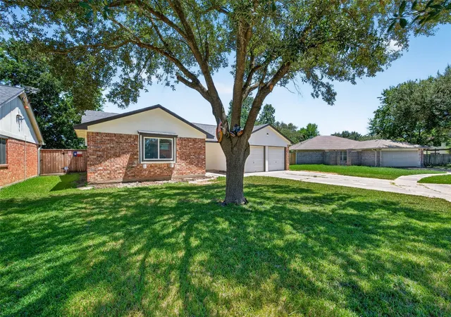 Photo 3 of Sale Pending at 3711 Camphor Dr, Houston, TX 77082 | MLS# 12833035 | Listing updated on 2026-09-14