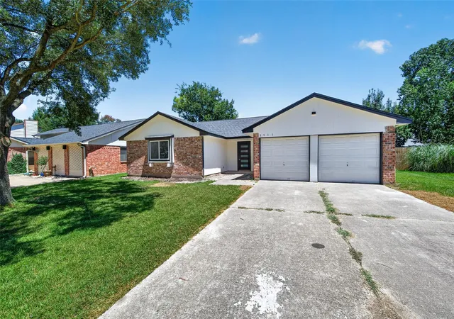 Photo 4 of Sale Pending at 3711 Camphor Dr, Houston, TX 77082 | MLS# 12833035 | Listing updated on 2026-09-14