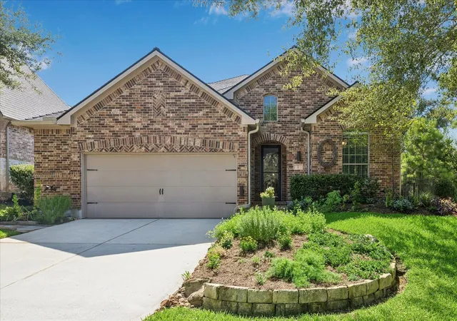 Photo 1 of Single family home for sale at 2 Woodmoor Pl, Magnolia, TX 77354 | MLS# 25303040 | Listing updated on 2026-09-12